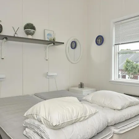 Stunning In With 2 Bedrooms And Wifi *