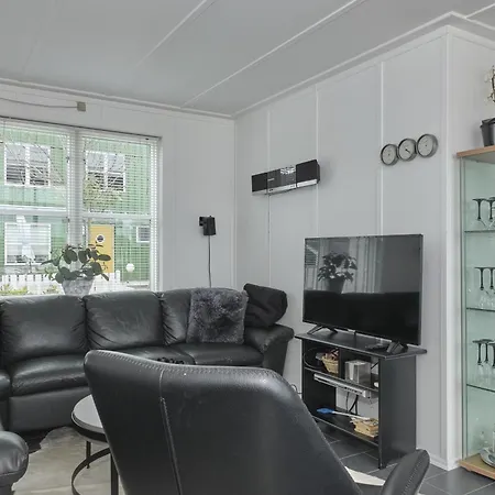 Stunning In With 2 Bedrooms And Wifi Holiday home *