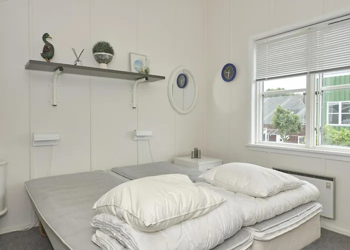 Stunning In With 2 Bedrooms And Wifi *